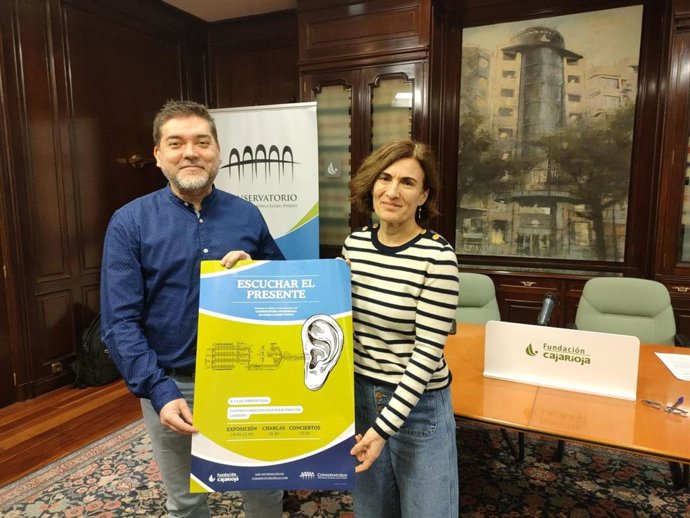 La responsable de Comunicación de Fundación Caja Rioja, Estela Etayo, y el director del Conservatorio, Carlos Blanco, presentando las jornadas de música contemporánea