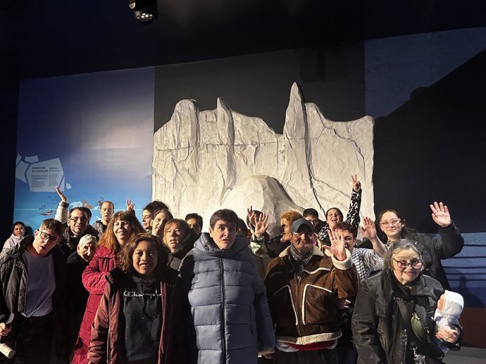 Visita Fundación Hospitalarias a Atlantis Aquarium en intu Xanadú