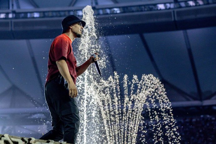 Archivo - El cantante Dellafuente durante su concierto, en el Estadio Riyadh Air Metropolitano, a 20 de junio de 2025, en Madrid (España). Dellafuente, nombre artístico de Pablo Enoc Bayo, es uno de los artistas más influyentes de la música urbana español