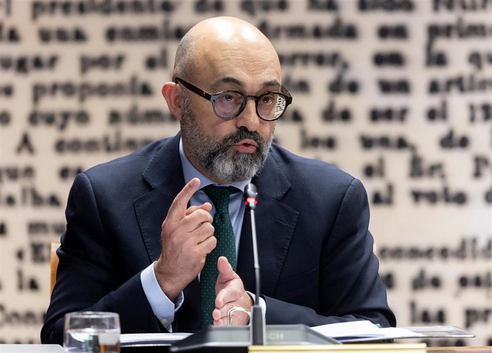 El presidente de Adif, Luis Pedro Marco de la Peña, durante su comparecencia ante la Comisión de Investigación sobre el apagón, en el Senado, a 3 de febrero de 2026, en Madrid (España). Marco de la Peña comparece en el marco de la comisión que investiga