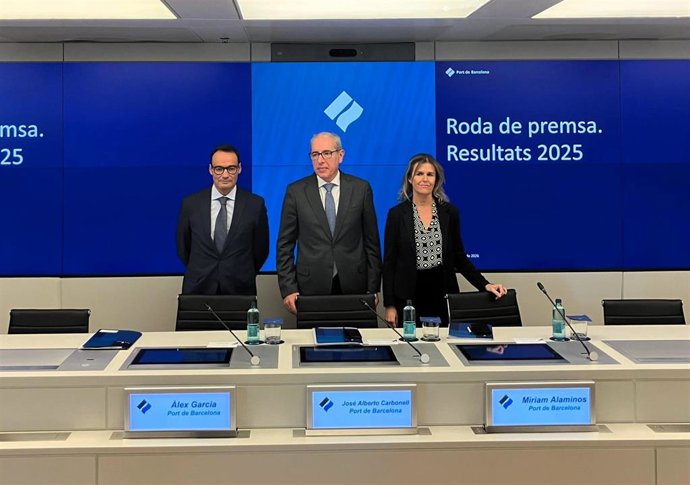 El director general del Puerto de Barcelona, Àlex Garcia; su presidente, José Alberto Carbonell, y la subdirectora general, Miriam Alaminos.