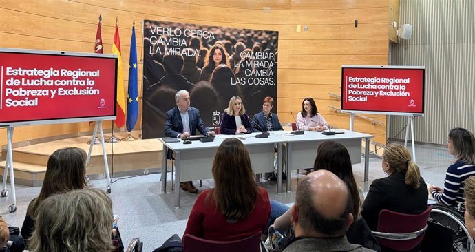 La consejera de Política Social, Familias e Igualdad, Conchita Ruiz, presenta la Estrategia Regional de Lucha contra la Pobreza y la Exclusión Social