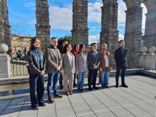Rubio, junto con los componentes de la lista del PSOE de Segovia.