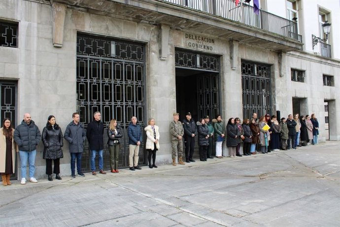 Minuto de silencio en Delegación de Gobierno.