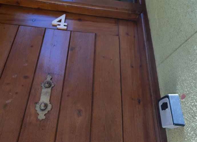 Archivo - Caja de seguridad para las llaves de una piso de alquiler turístico