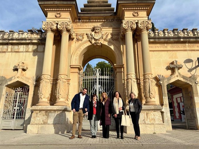 La concejal de Bienestar Social, Familia y Salud de Murcia, Pilar Torres, en el Cementerio Municipal Nuestro Padre Jesús