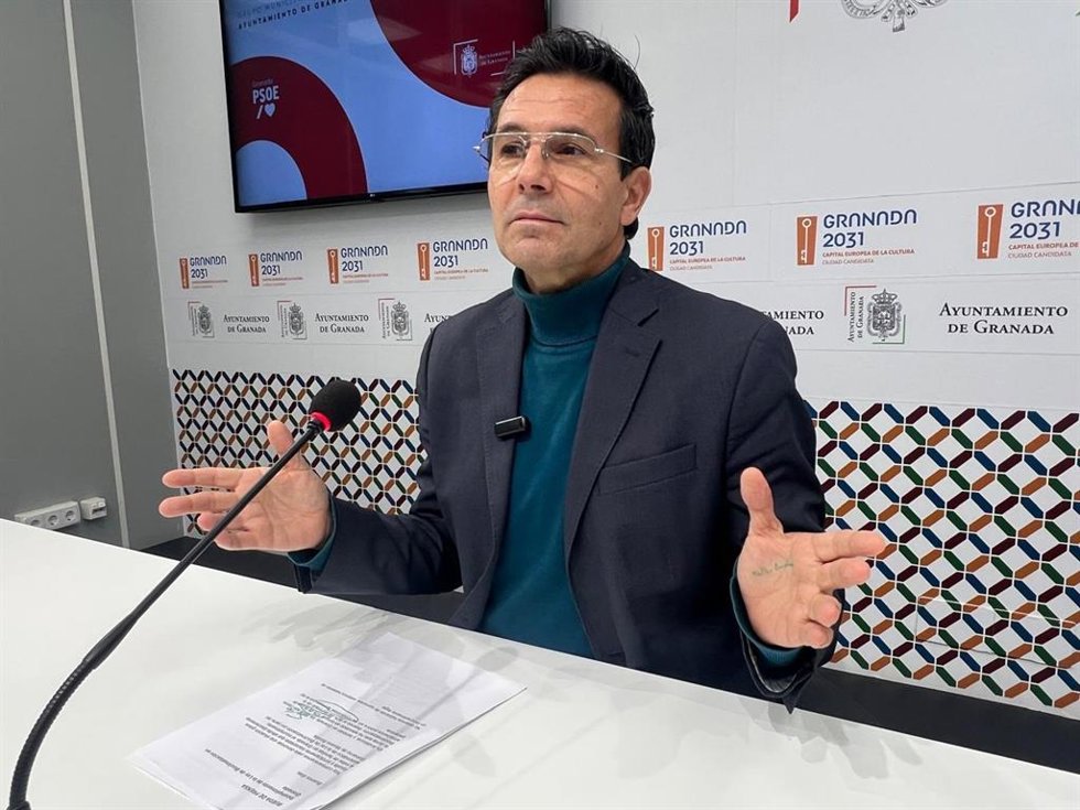 El viceportavoz del Grupo Municipal Socialista en el Ayuntamiento de Granada, Paco Cuenca.