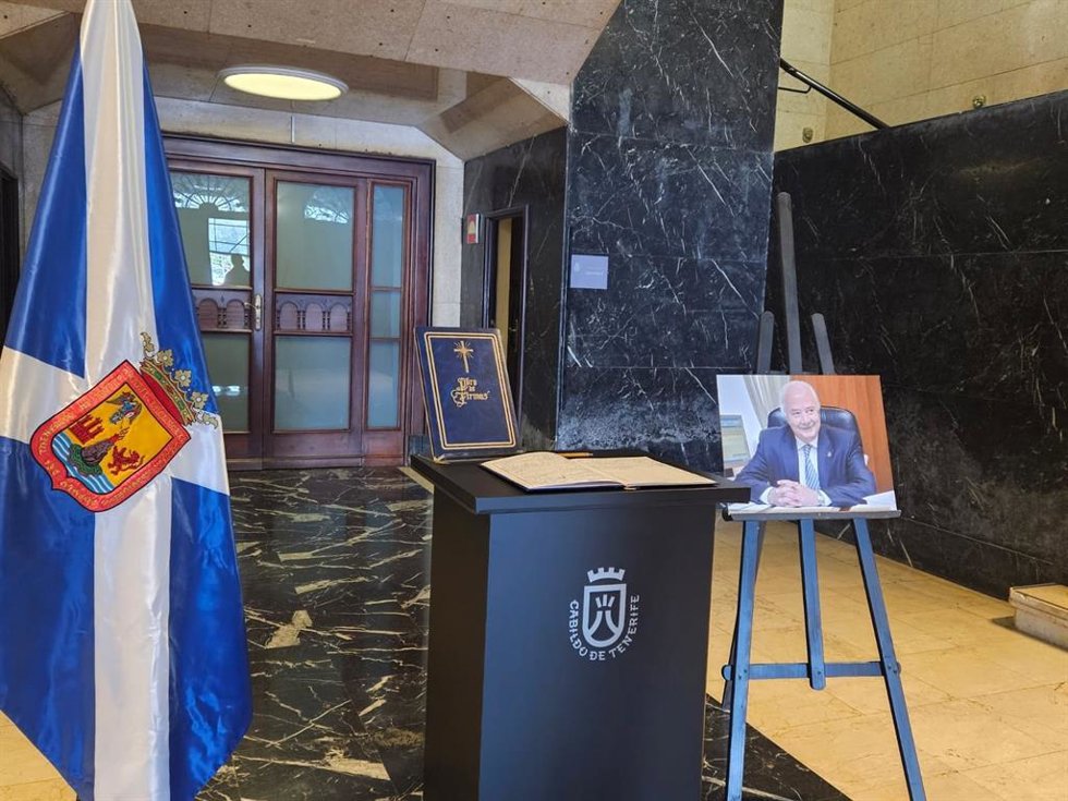 Libro de condolencias habilitado en el Cabildo de Tenerife con motivo del fallecimiento del expresidente Ricardo Melchior