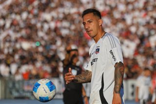 Futbol, Colo Colo vs Audax Italiano Fecha 30, Liga de primera 2025. El jugador de Colo Colo Javier Correa es fotografiado durante un partido de la liga de primera contra Audax Italiano disputado en el estadio Monumental de Santiago,