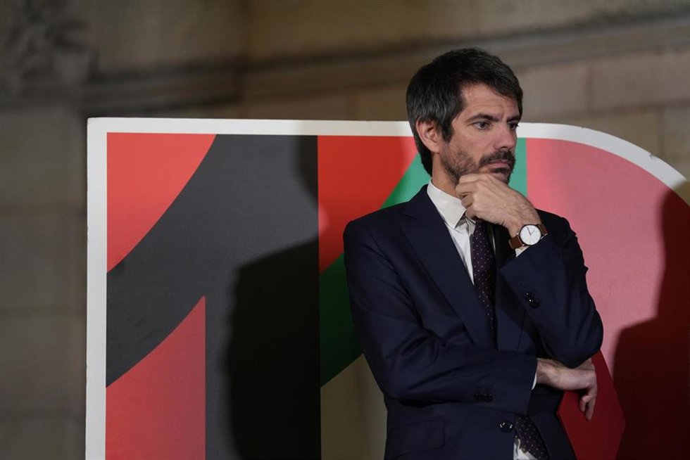 El ministro de Cultura, Ernest Urtasun, durante la recepción de los artistas que participan en el concierto ManifestxPalestina, a 27 de enero de 2026, en Barcelona, Cataluña (España). Los beneficios de este concierto se destinarán a apoyar a diferentes 