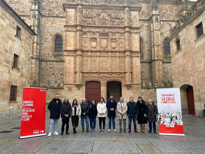 Los integrantes de la lista del PSOE de Salamanca a las Cortes en las elecciones de marzo.
