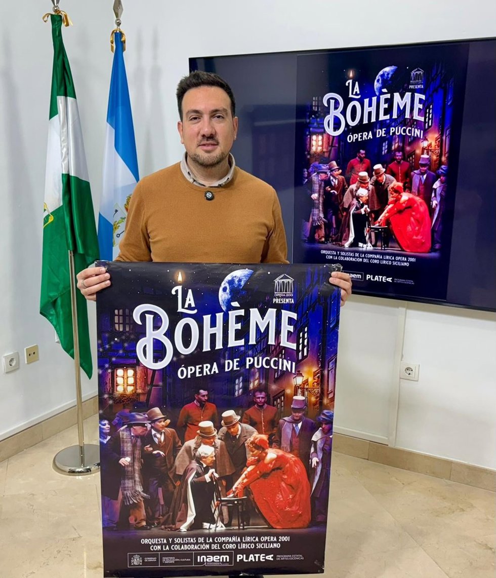 El delegado de Cultura y Turismo de Alcalá de Guadaíra (Sevilla), Christopher Rivas, en la presentación de 'La Bohme'.