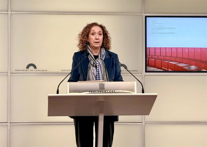 La portavoz de ERC en el Parlament, Ester Capella, en rueda de prensa.