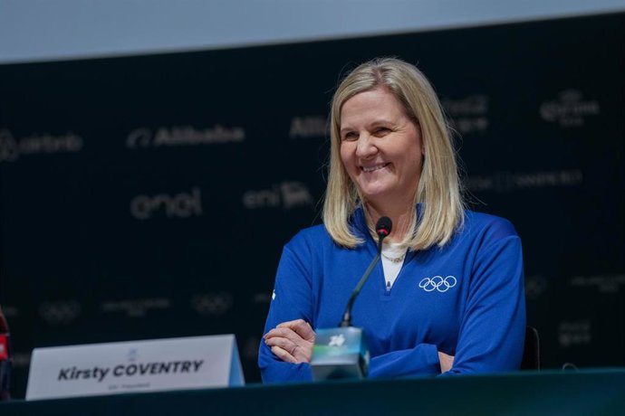 La presidenta del COI, Kirsty Coventry, durante una rueda de prensa. 