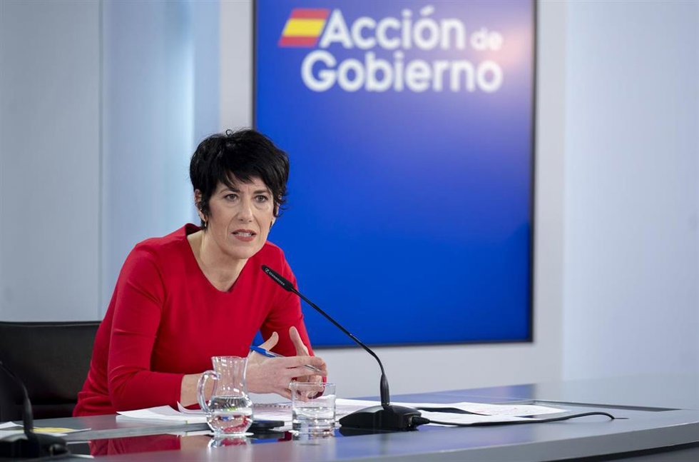 La ministra de Inclusión Seguridad Social y Migracioneas y portavoz del Gobierno, Elma Saiz, durante una rueda de prensa tras el Consejo de Ministros, a 3 de febrero de 2026, en Madrid (España).