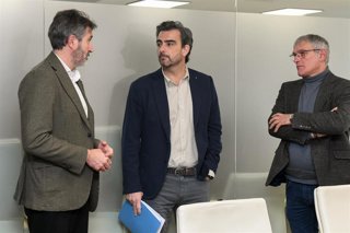 Reunión de representantes de la Xunta y de la Fegamp.