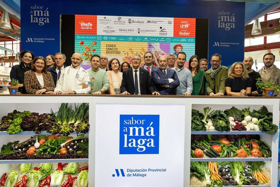 El presidente de la Diputación de Málaga, Francisco Salado, que apoya esta iniciativa, ha participado este martes en la presentación de este evento, realizada en el estand de la marca promocional Sabor de Málaga en el Salón H&T que se celebra en la ciud