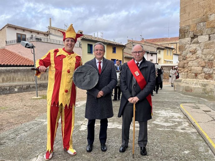 El presidente de la Diputación Provincial de Zaragoza (DPZ), Juan Antonio Sánchez Quero, visita la fiesta de la Máscara de Ateca (Zaragoza).