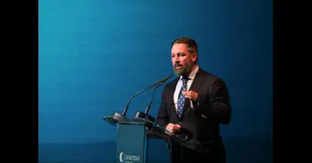 Abascal rechaza prohibir las redes a menores de 16 años: "Intentan censurar y atacar la libertad de expresión"