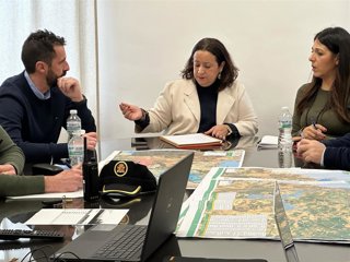 La alcaldesa accidental de San Roque, María del Mar Collado, en la reunión de coordinación ante el temporal.
