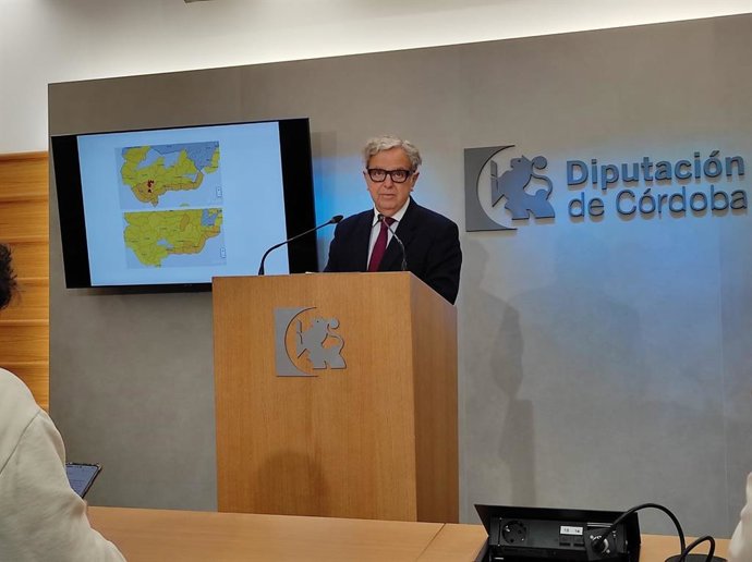 El presidente de la Diputación, Salvador Fuentes, informa sobre las previsiones del temporal en Córdoba.