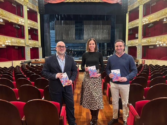 La consellera de Cultura y Patrimonio del Consell de Mallorca, Antònia Roca, en la presentación de la nueva programación del Teatre Principal de Palma.