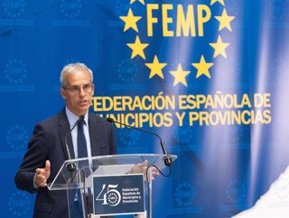 Archivo - El secretario general de la FEMP, Luis Martínez-Sicluna, durante la presentación del balance de siniestralidad vial en vías urbanas del año 2024, en la sede de la FEMP, a 7 de agosto de 2025, en Madrid (España).