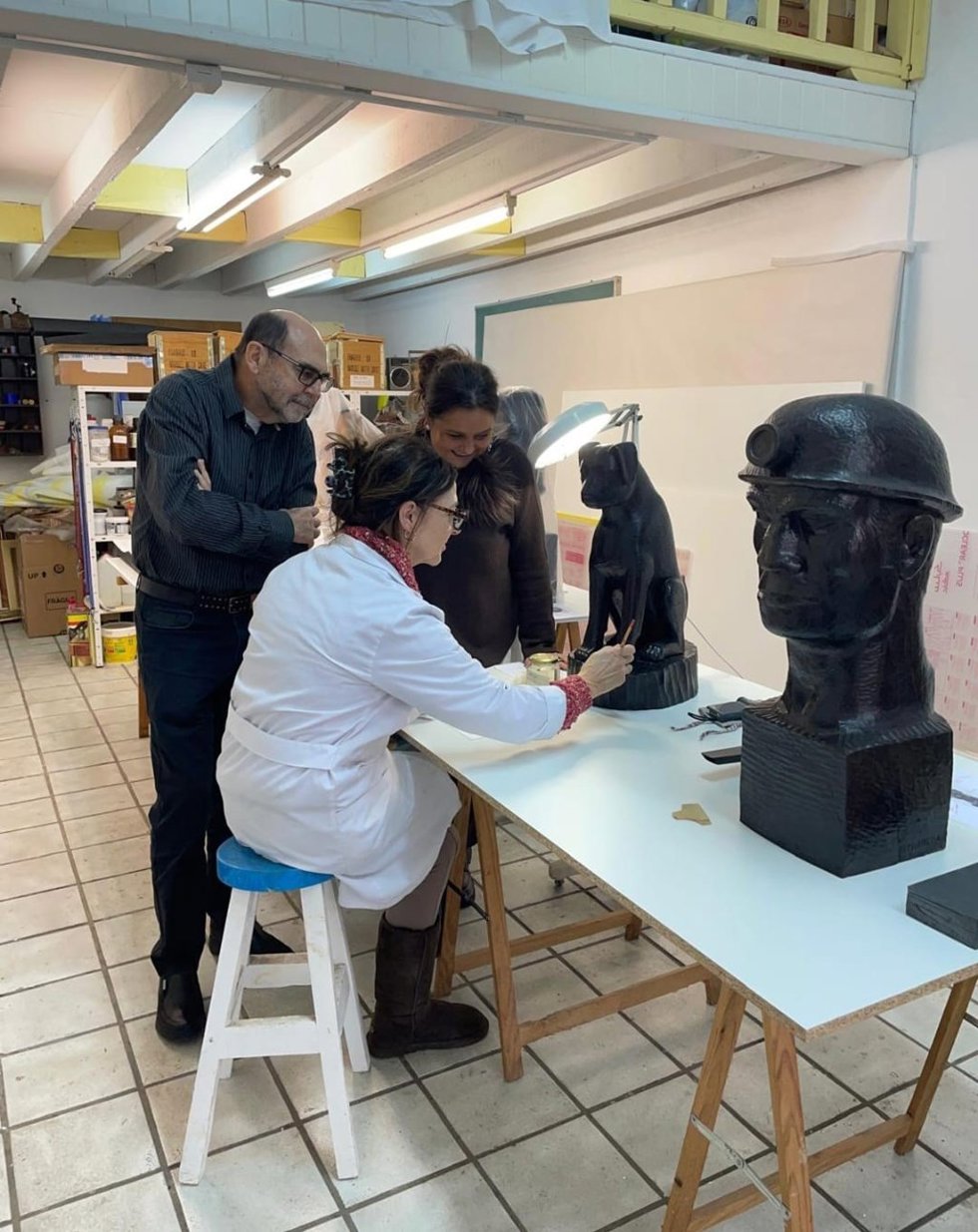Labores de conservación de la obra de Mauro Muriedas