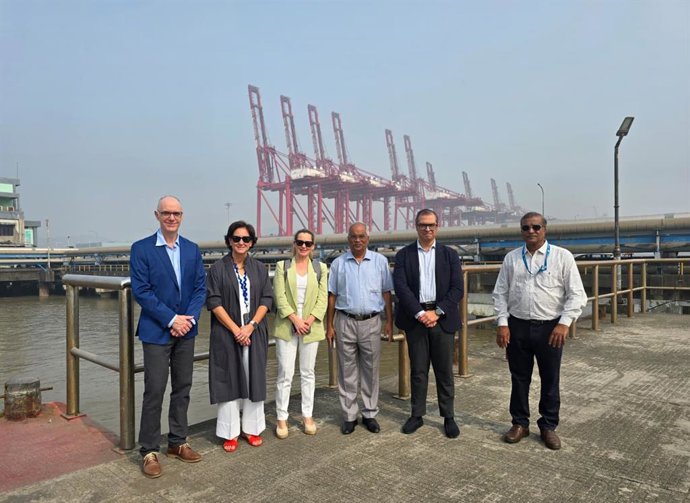 Representantes de empresas gaditanas en un puerto de la India durante una misión comercial de Andalucía Trade