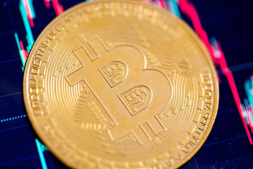 Archivo - Una moneda con el logo de Bitcoin