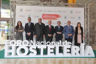 El Foro Nacional de Hostelería reúne a más de 400 asistentes y logra un gran respaldo institucional