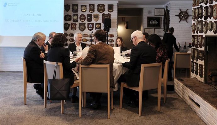 Parte del jurado durante la votación