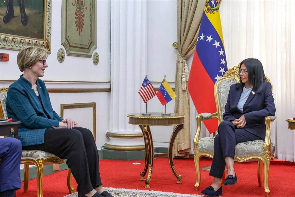 Laura Dogu y Delcy Rodríguez.
