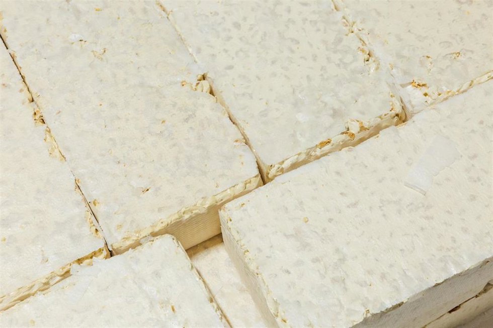Archivo - Varias pastillas de 'turrón duro' durante una visita guiada por las instalaciones de la fábrica de turrones El Artesano, a 30 de noviembre de 2021, en Jijona, Alicante, Comunidad Valenciana, (España).