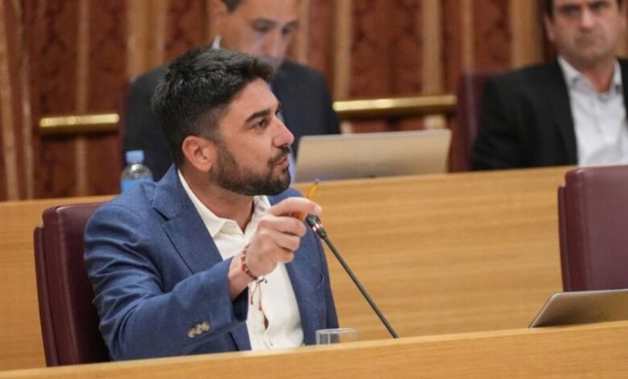 Archivo - El concejal de IU en el Ayuntamiento de Sevilla Ismael Sánchez.