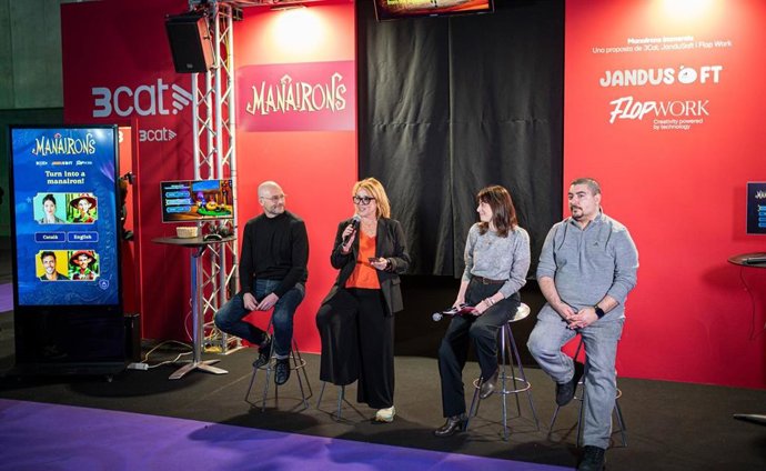 Gemma Ribas y Cristina Villà, en el centro, durante la presentación de la instalación en el ISE 2026