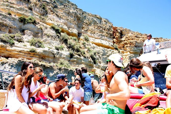 Archivo - Arxiu - Joves de viatge.