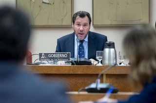 El ministro de Transportes y Movilidad Sostenible, Óscar Puente, comparece ante la Comisión de Transportes y Movilidad Sostenible, en el Congreso de los Diputados, a 3 de febrero de 2026, en Madrid (España). 