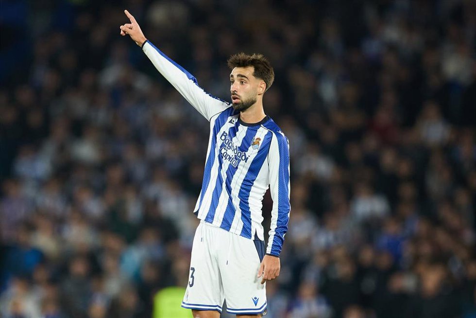 Archivo - Brais Méndez, en un partido con la Real Sociedad.