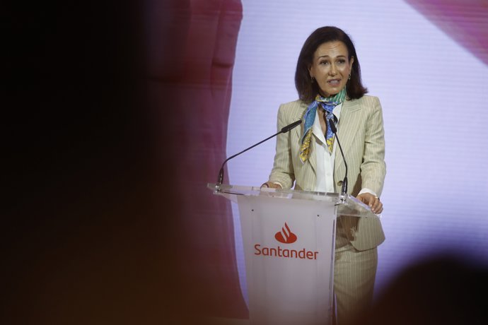 Ana Botín durante la clausura de la XVII Convocatoria de “Euros de tu Nómina”, a 09 de junio de 2025, en Madrid (España). Se trata de una iniciativa de Banco Santander para impulsar proyectos que mejoran la sociedad.