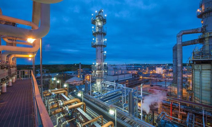 Archivo - Instalaciones de refino de Marathon Petroleum.