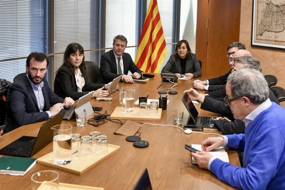 El secretario de Estado de Transportes, José Antonio Santano, y la consellera de Territorio, Sílvia Paneque, durante la reunión.