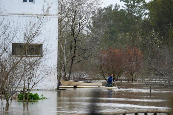 Imágenes del río Guadalete a su paso por la barriada de la Corta. 