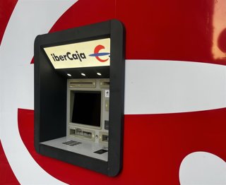 Archivo - Cajero Ibercaja.