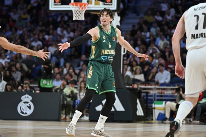 Archivo - November 14, 2025, Madrid, Spain: Cedi Osman of Panathinaikos in action during the Turkish Airlines Euroleague match between Real Madrid and Panathinaikos AKTOR Athens at Movistar Arena. Final score; Panathinaikos Aktor Athen victory 77-87