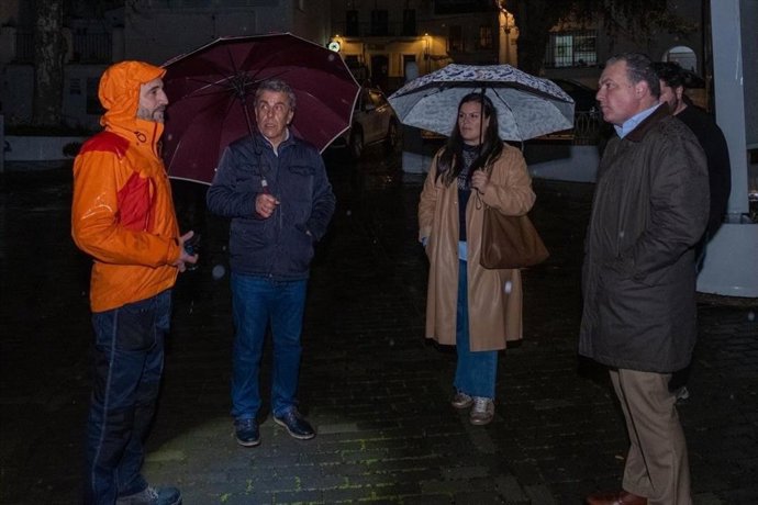 El presidente de la Diputación de Huelva, David Toscano, en su visita a los municipios ribereños.