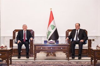 Archivo - El presidente de Irak, Abdul Latif Rashid (derecha), junto al candidato a primer ministro Nuri al Maliki