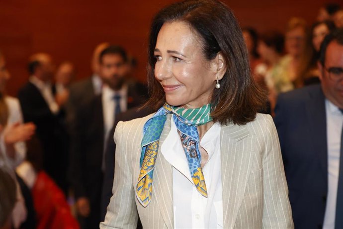 Archivo - Ana Botín a su llegada a la clausura de la XVII Convocatoria de “Euros de tu Nómina”, a 09 de junio de 2025, en Madrid (España). Se trata de una iniciativa de Banco Santander para impulsar proyectos que mejoran la sociedad. Este año se celebra l