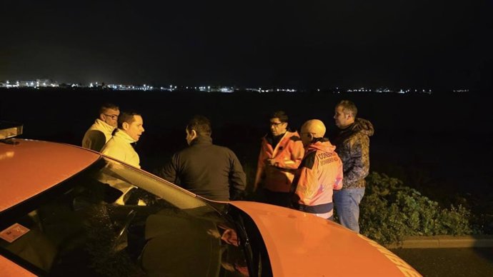Labores de vigilancia ante la crecida del río Guadiana en Ayamonte (Huelva)