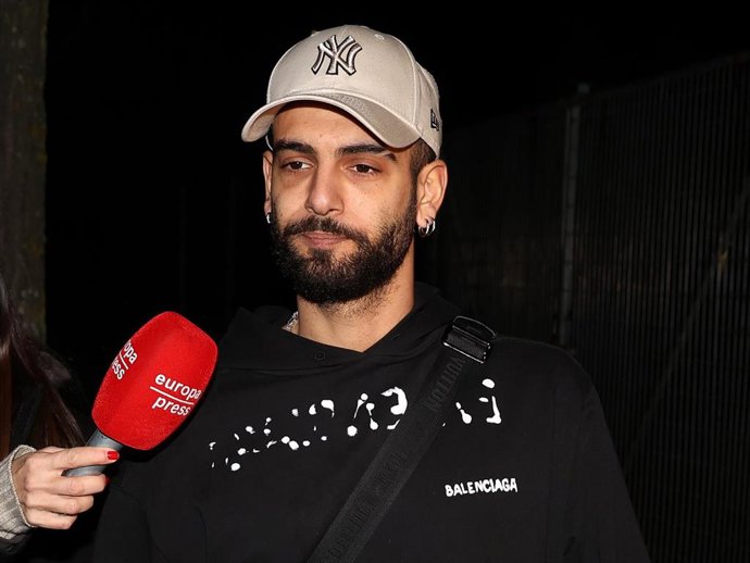 Manuel Cortés sale de casa de Gloria Camila